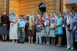 Народный сход против храма в Приморском районе Петербурга превратился в мирный диалог жителей