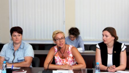 Протоиерей Александр Ткаченко провел круглый стол по вопросам благотворительности, социальной ответсвенности и гражданского просвещения