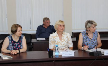 Протоиерей Александр Ткаченко провел круглый стол по вопросам благотворительности, социальной ответсвенности и гражданского просвещения