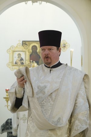 Митрополит Варсонофий возглавил Божественную литургию в Успенском храме на Северном кладбище
